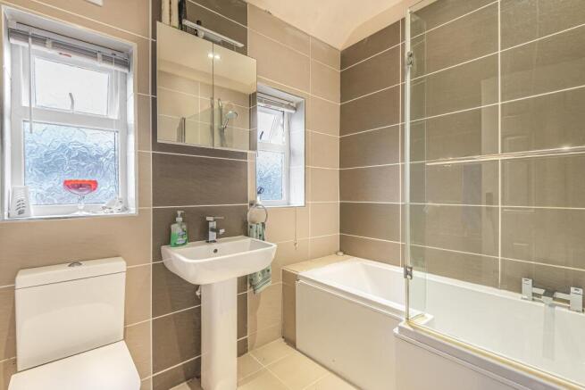 3 bed House to rent Image 10