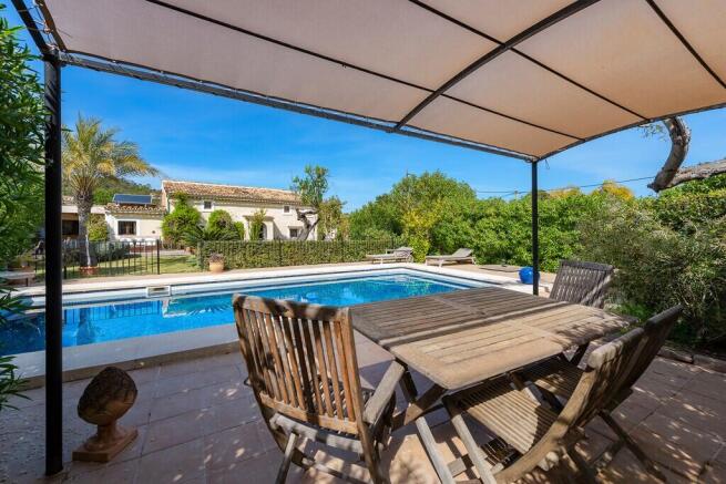 Pool and Exterior (1