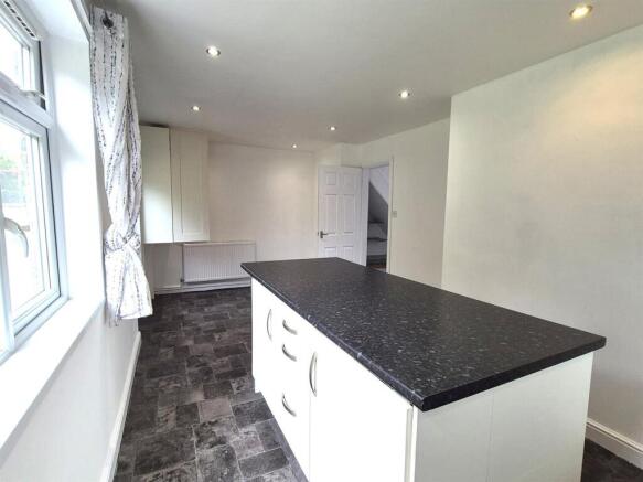Kitchen 3 .jpeg