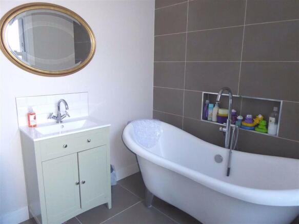 FAMILY BATHROOM