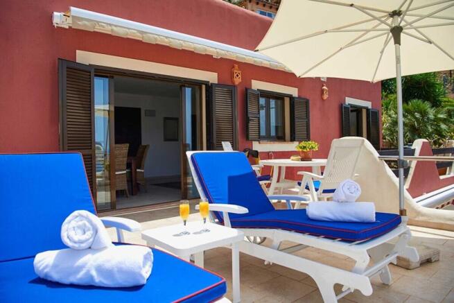 03-port andratx-Meerblick-Penthouse in Cala Llamp ¿ mit Option auf Erweiterung-kaufen.-sonnenliege