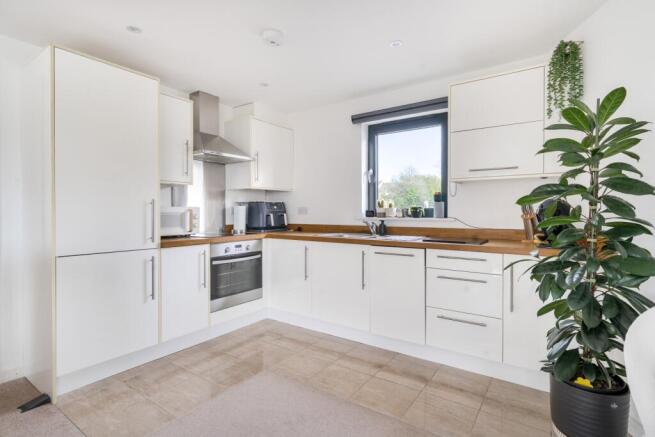 1407727-12-6982156390532