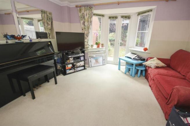 NN8 Hunt Close, Wellingborough photo 4