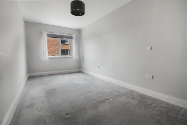 1 bed Apartment to rent Image 6