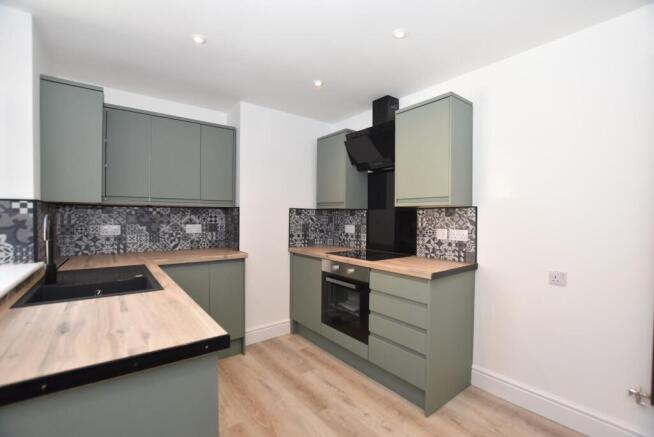 KITCHEN 01.JPG