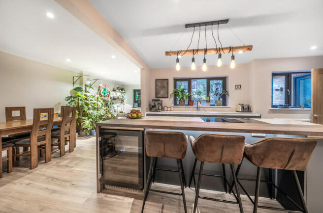 1397791-10-696915...