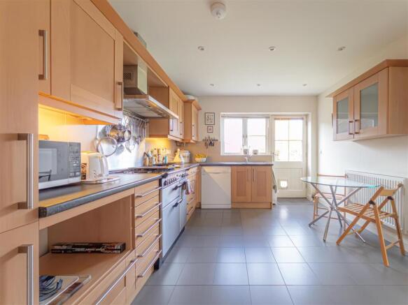 Mallory Place, Bowerhill, Melksham photo 4