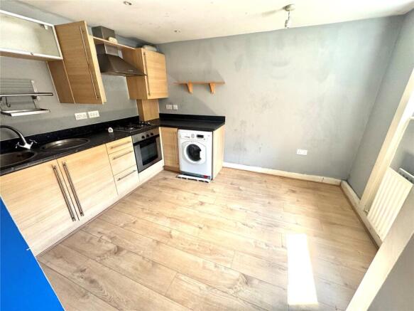 2 bed Flat for sale Image 4