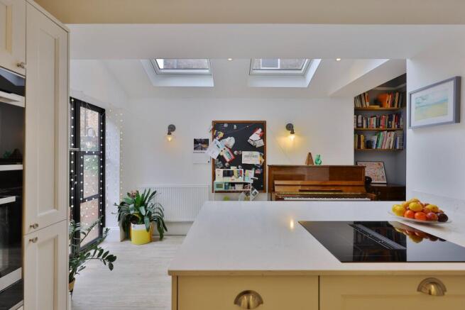 4 bed Town House for sale Image 7