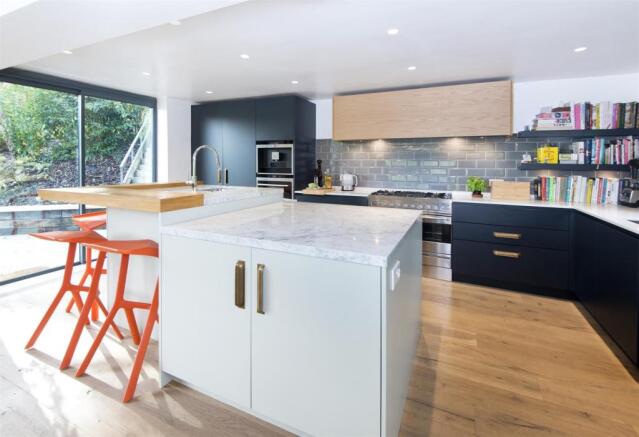 kitchen 2.jpg