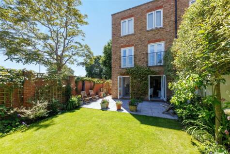 King William Close, Chichester, PO19