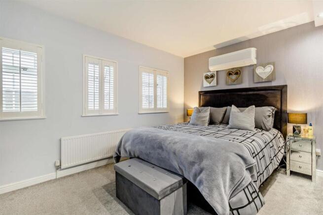 4 bed Detached for sale Image 10