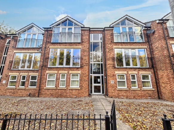 2-bed flat on Fellside Road, Whickham, Newcastle upon Tyne, Tyne and Wear, NE16 5BR, £115,000
