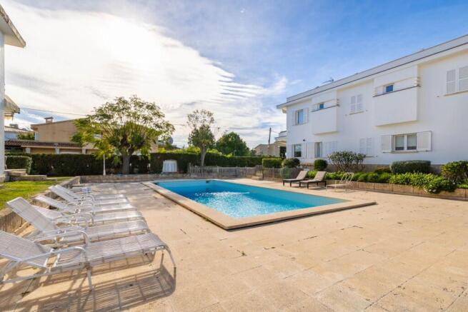 Pool and Exterior (3