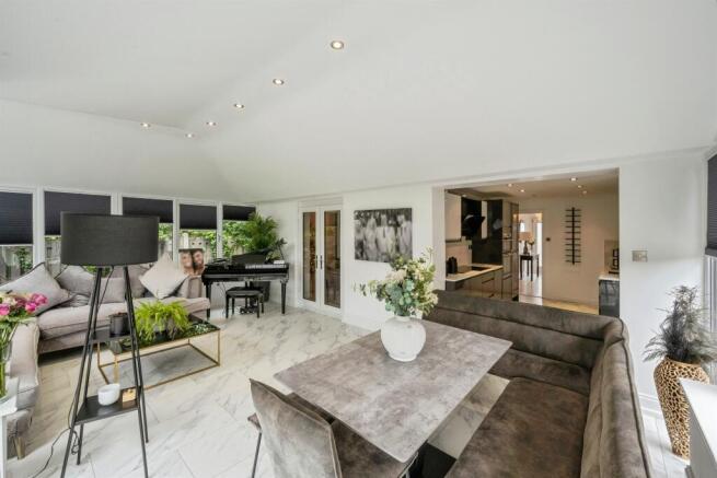 4 bed Detached for sale Image 7