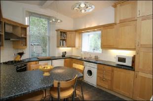 FITTED KITCHEN