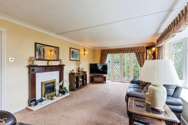 4 bed Detached for sale Image 8