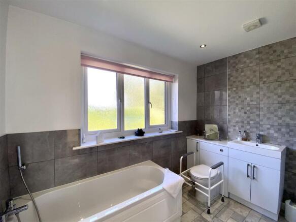 FAMILY BATHROOM