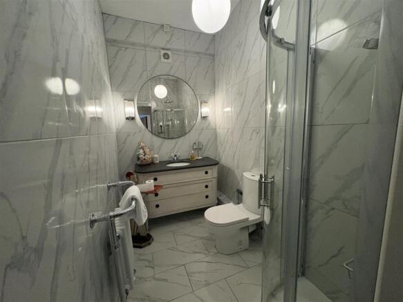 2 bed Apartment to rent Image 12