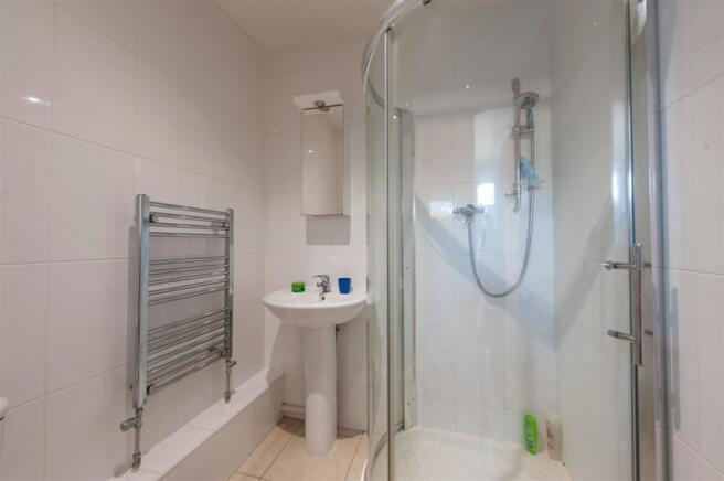 Bedroom 2 En-suite.jpg