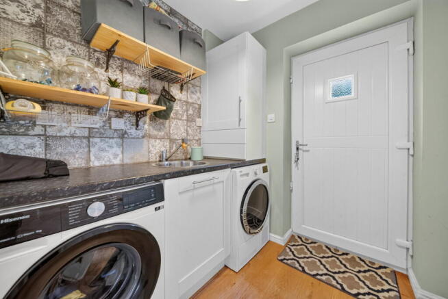 5 bed Town House for sale Image 7