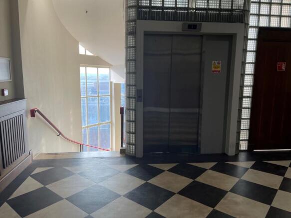 2 bed Apartment to rent Image 11