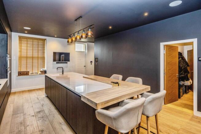 4 bed Link Detached House for sale Image 6