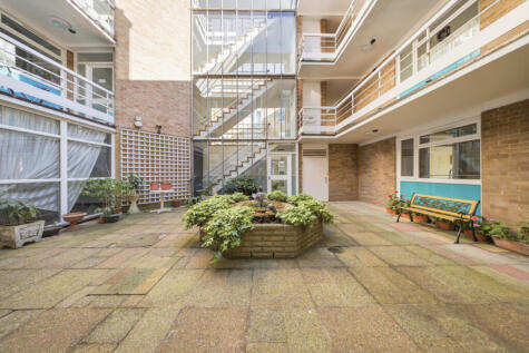 Stonegrove, Edgware, HA8