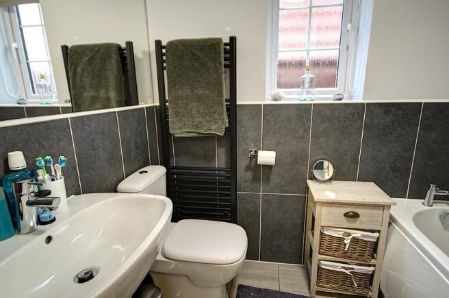 4 bed Detached for sale Image 8