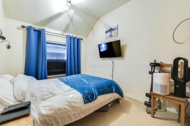 3 bed Terraced for sale Image 12