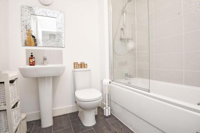 4 bed Detached for sale Image 9