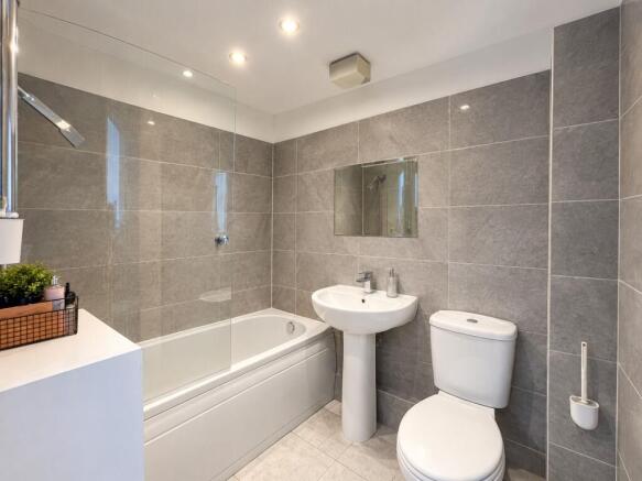 St. Leonards Close, Grays, Essex, RM17 photo 4