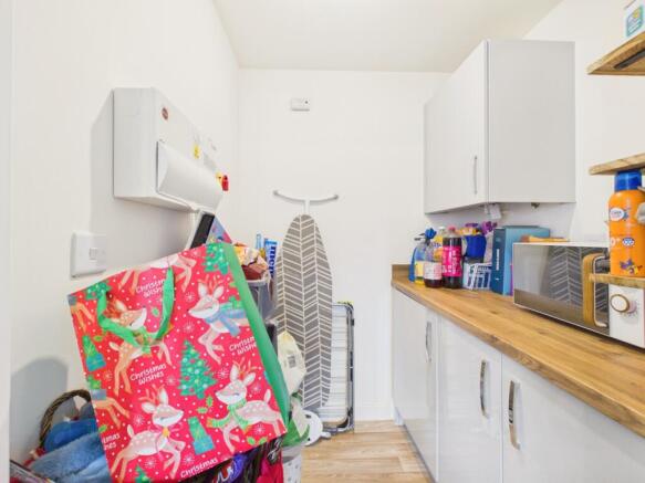 4 bed Semi-Detached for sale Image 12