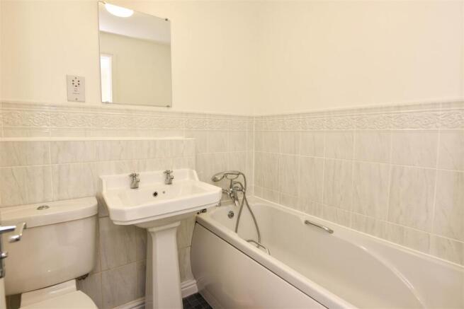 3 bed Town House to rent Image 8