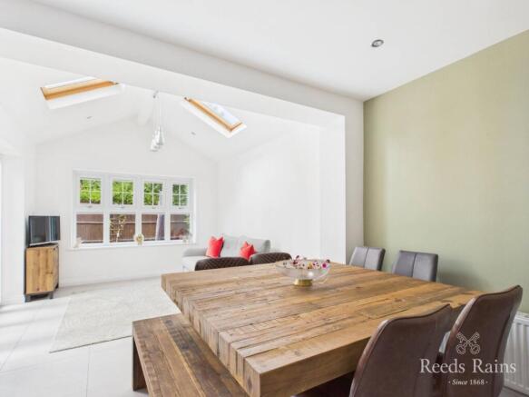 4 bed Detached for sale Image 9