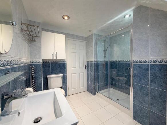 22 Northfield - Bathroom 2.jpeg