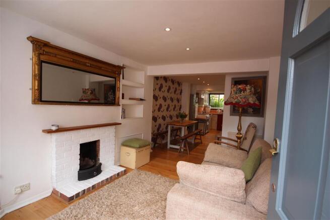 Lounge/Dining Areas