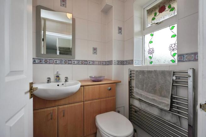 5 bed Detached for sale Image 11