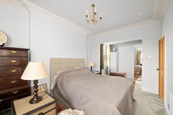 3 bed Flat for sale Image 7