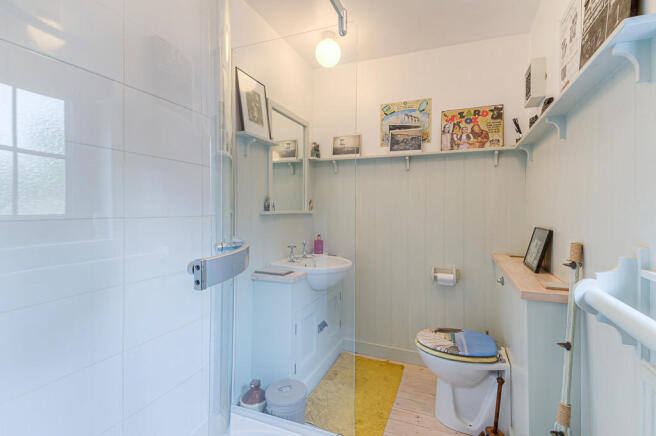 Spacious Bathroom
