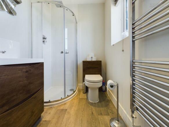 En-Suite To Master Bedroom