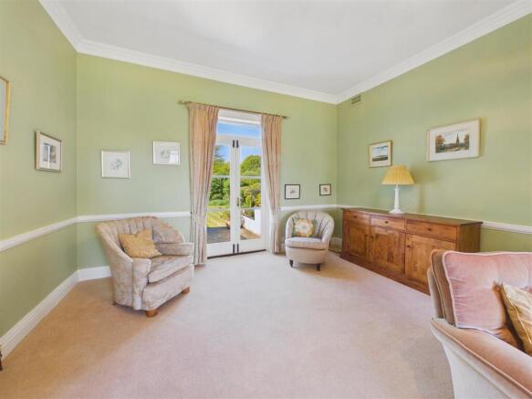 5 bed Detached for sale Image 7
