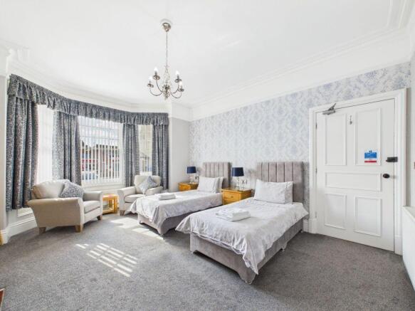 7 bed Semi-Detached for sale Image 9
