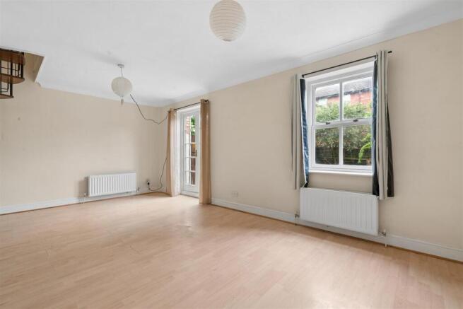 9 Mortlake Drive CR4 reception 3.jpg
