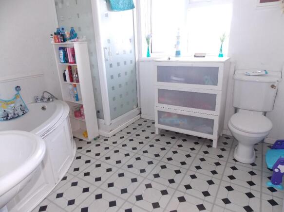 Bath/shower rm/wc