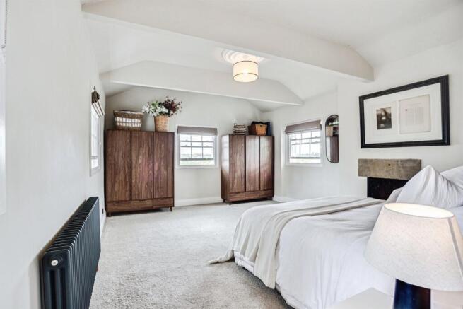 2 bed Apartment for sale Image 12