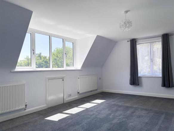 5 bed Detached to rent Image 6
