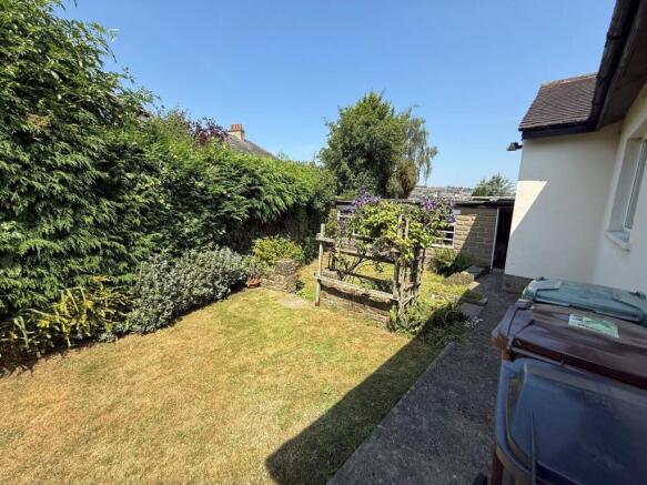 3 bed Bungalow for sale Image 8