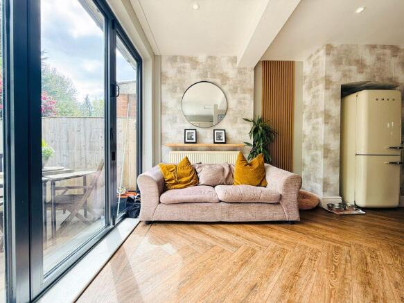 3 bed Semi-Detached for sale Image 11