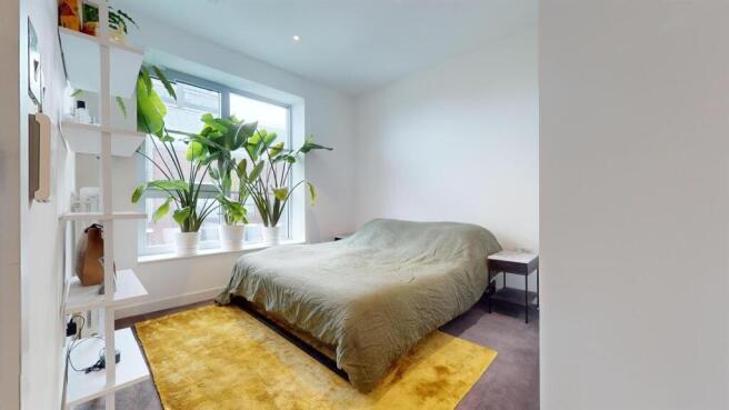 Price Drop - Spacious bedroom For Sale